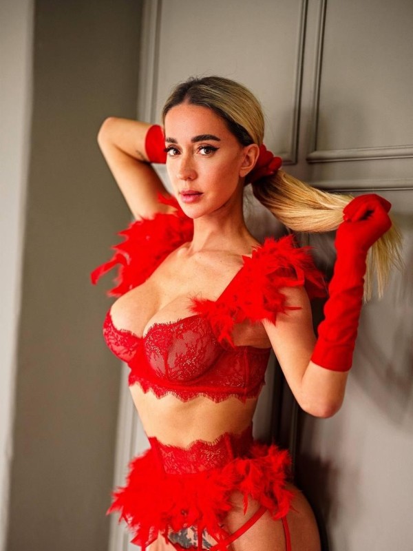 Ася привлекательная девушка из Унеча цена от 6000 руб